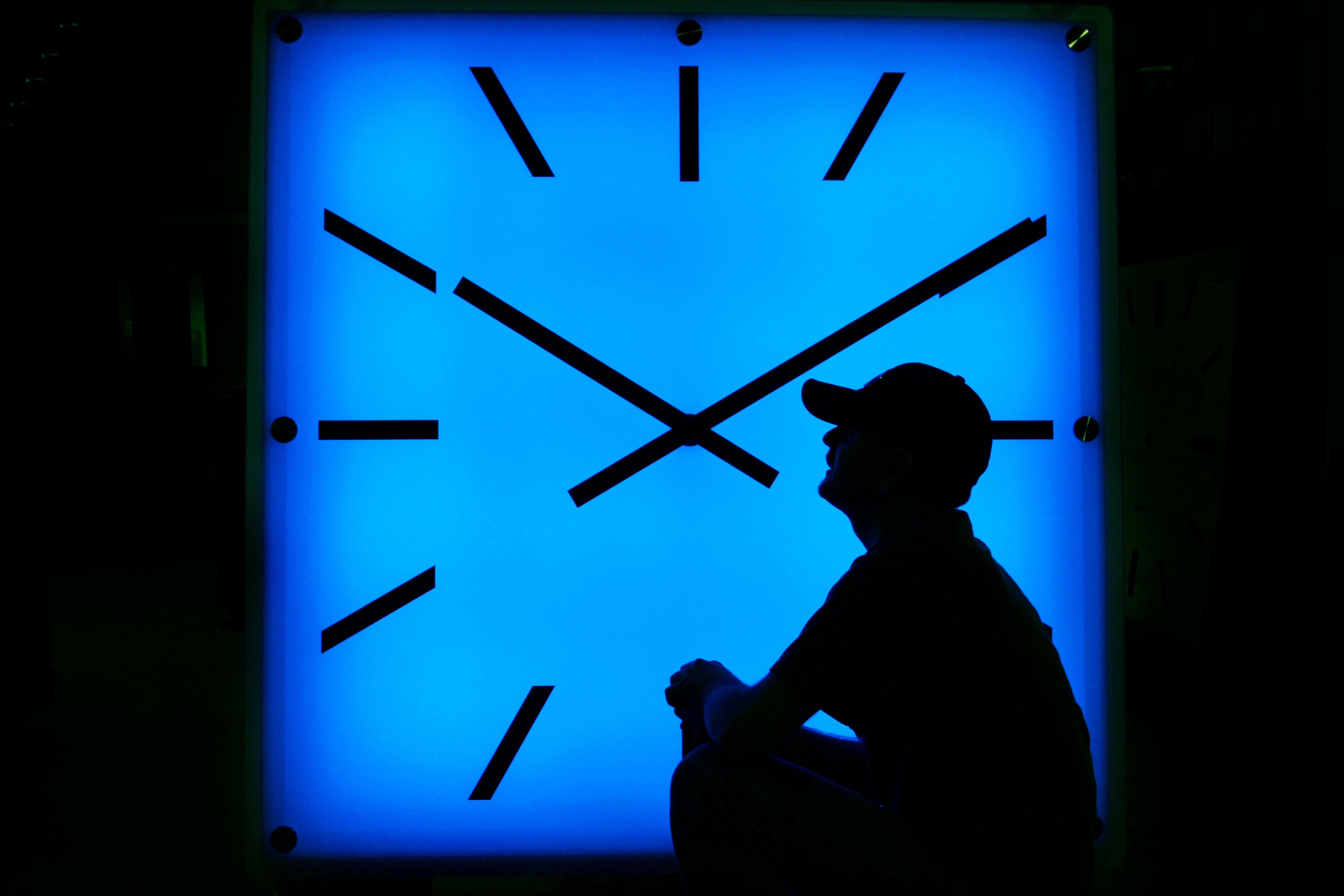 Time will turning time. Часы конец. Часы конца света. Daylight savings 2021. Часы конца света арт.