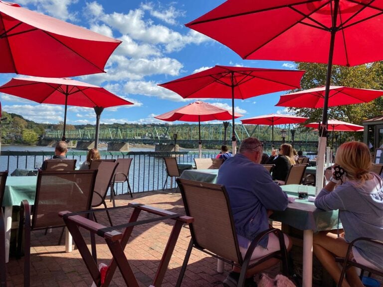 Socially distanced outdoor dining in early October in New Hope. (Joanne McLaughlin/WHYY)