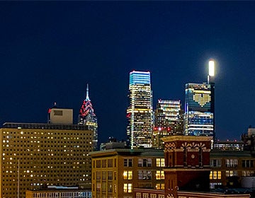 the Philadelphia skyline at night
