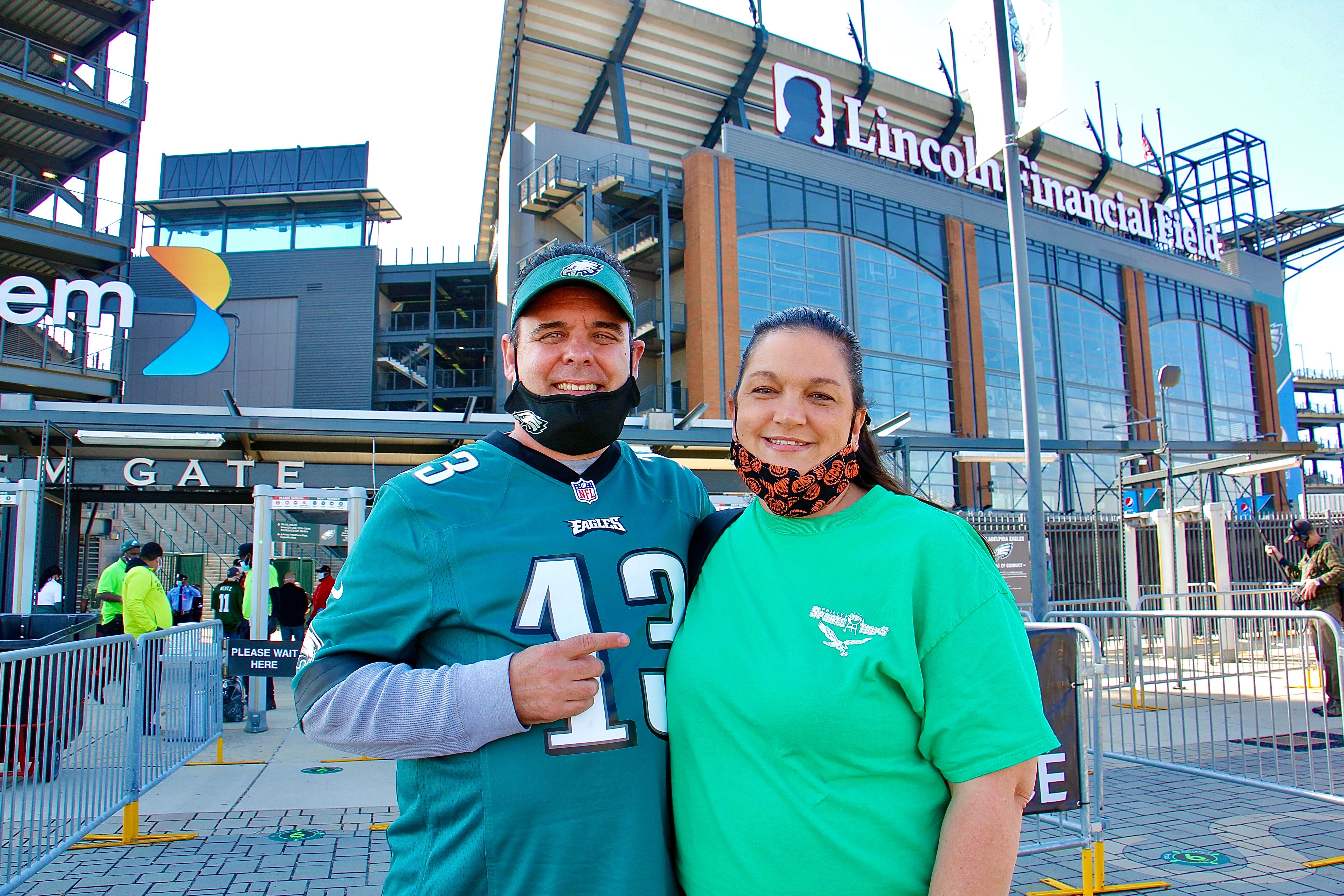 Chris Romanelli and his wife Jennifer prepare to enter Eagles stadium
