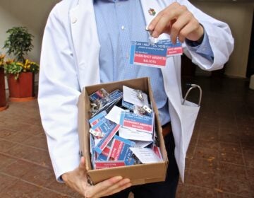 Jefferson University medical students are making sure that patients have an opportunity to vote. (Emma Lee/WHYY)