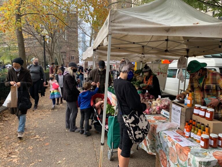 The Rittenhouse Farmers' Market has been open during the pandemic. (Aaron Moselle/WHYY)