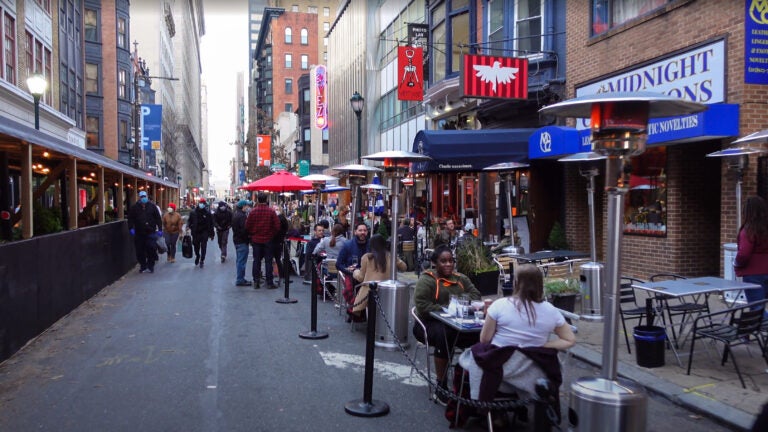 Outdoor dining in Philadelphia