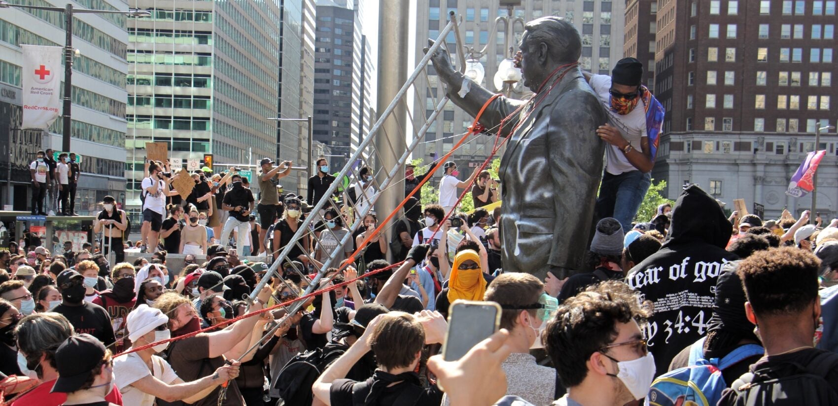 Protesters try to take down the statue of former mayor and police chief Frank Rizzo in front of the Municipal Services Building on May 30, 2020. (Emma Lee/WHYY)