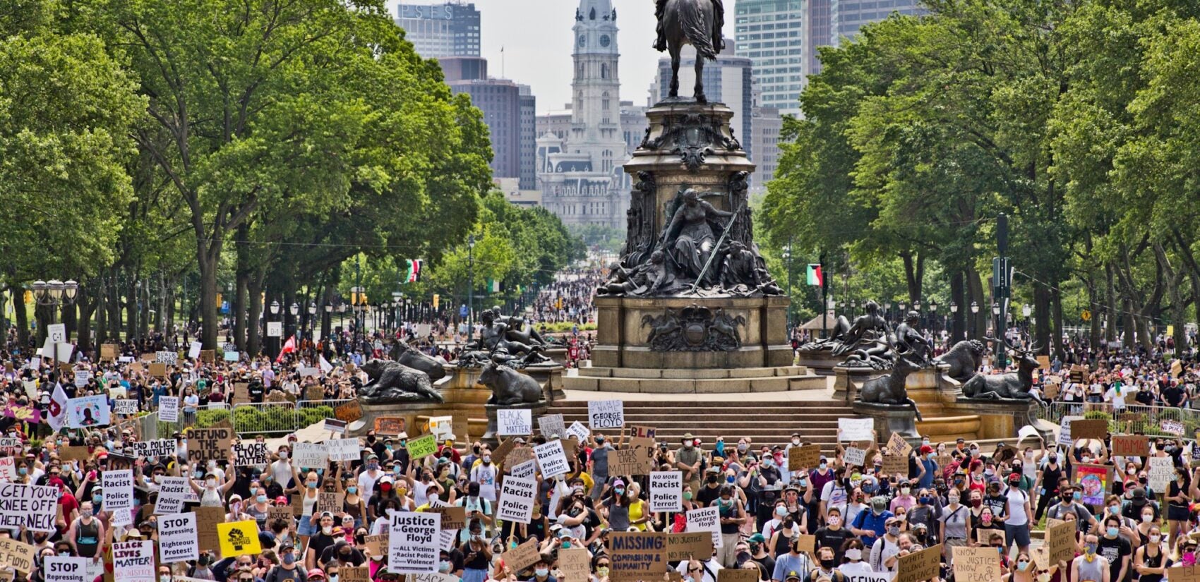 Protesters took over the Benjamin Franklin Parkway in June 2020 to hear speakers from the Philly Socialists, who along with demanding an end to police brutality and justice for George Floyd, called for fair housing, funding for libraries, and health care for all. (Kimberly Paynter/WHYY)