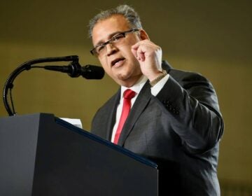 New Jersey GOP chairman Doug Steinhardt speaks to an audience