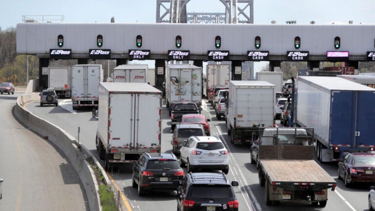 Cars and trucks line up at the entrance to the George Washington Bridge