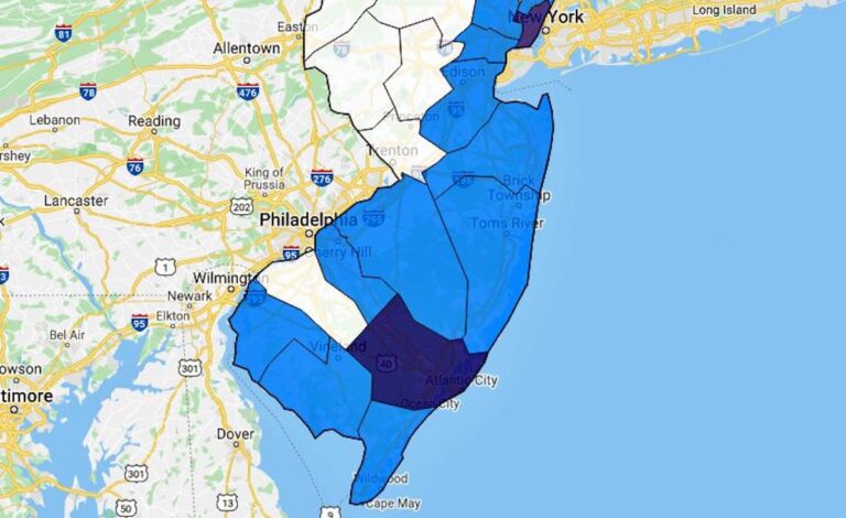 Colors on the map indicate the number of housing units likely to be flooded: dark blue = 2,141 or more, dark lavender = 1,071 – 2,140, medium blue = 1 – 1,070, white = 0. (Climate Central)