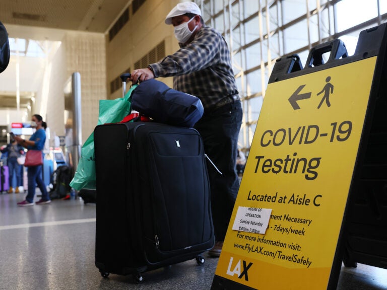 The U.S. Centers for Disease Control and Prevention issued a new coronavirus testing mandate for travelers coming from the U.K. with the goal of blocking the spread of a new virus variant that originated in England. (Mario Tama/Getty Images)