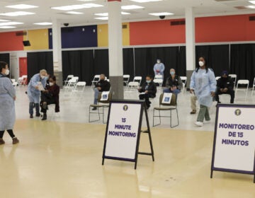 Health care workers station te Essex County Vaccination Site