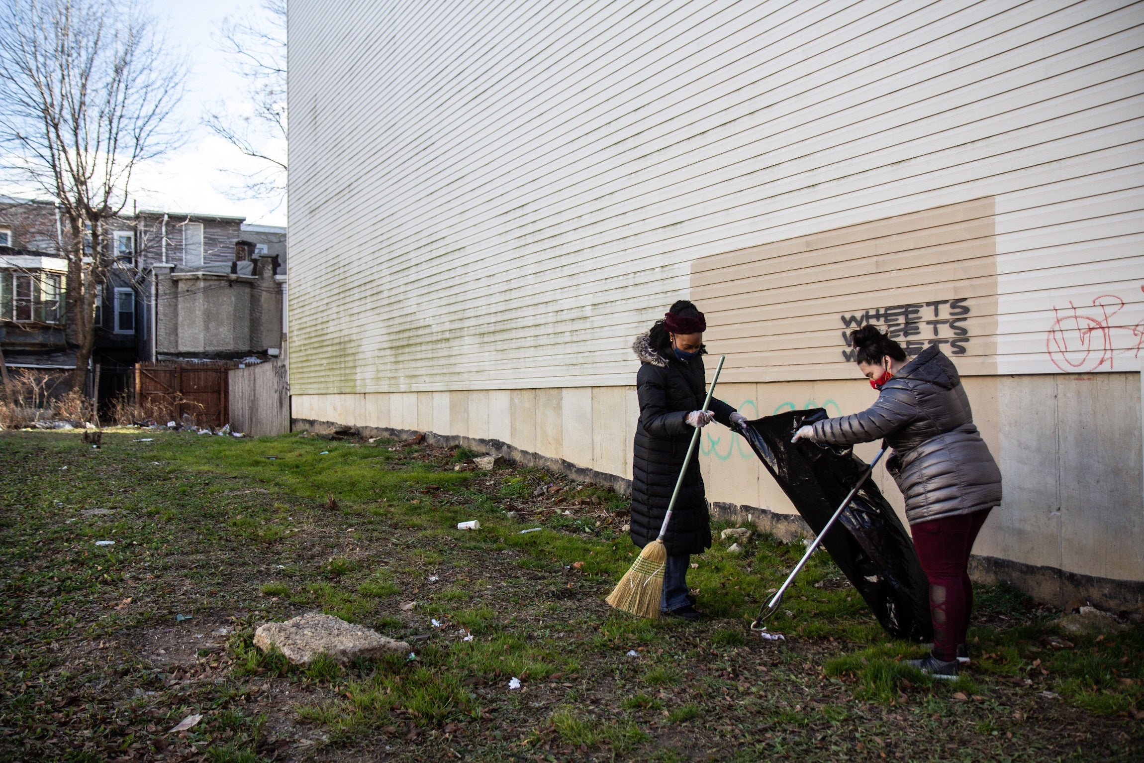 Libby Quibell (right) and Jazmund Walker (left) pick up trash on a North 17th Street lot