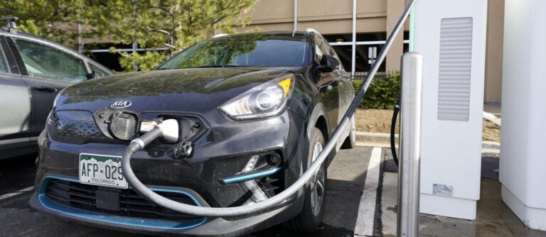 
A Kia Niro EV is charged at a charging station at Colorado Mills Outlet Mall Monday, Dec. 21, 2020, in Lakewood, Colo. (David Zalubowski/AP Photo)