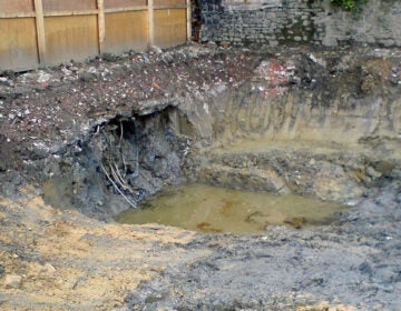 Contaminated soil (Dumelow from Wikimedia Commons