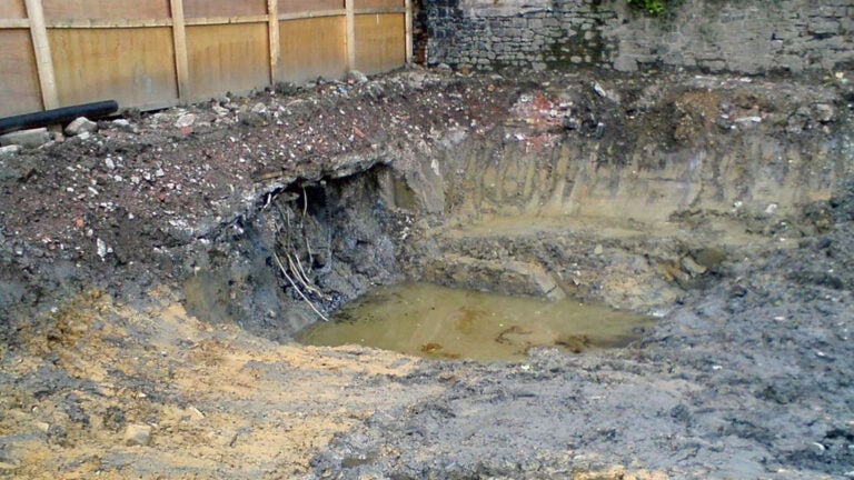 Contaminated soil (Dumelow from Wikimedia Commons