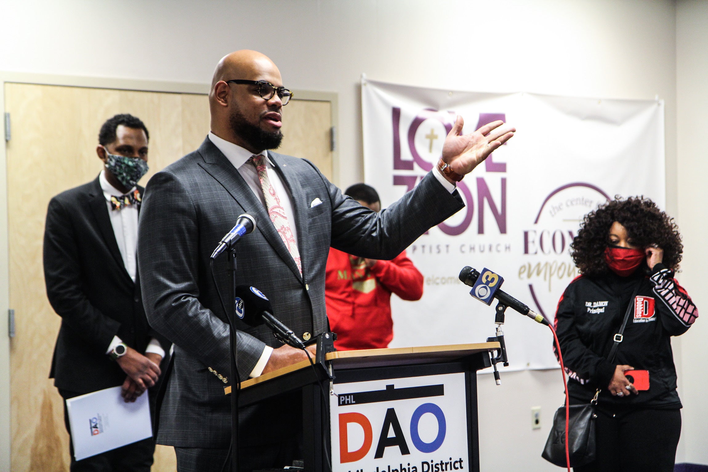 Rev. Clarence Wright addresses the media at a DAO press conference