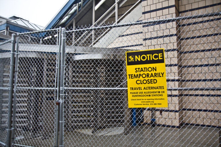 A notice informs the public of the closure of the Somerset Street El stop