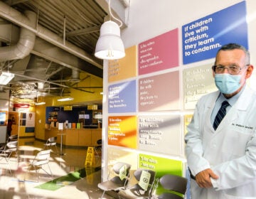 Dr. Llera brings his own life experience to his work, along with humor and empathy. | El Dr. Lleras aporta su propia experiencia de vida a su trabajo, junto con el humor y la empatía. (Bernardo Morillo/Eugenio Salas/WHYY)