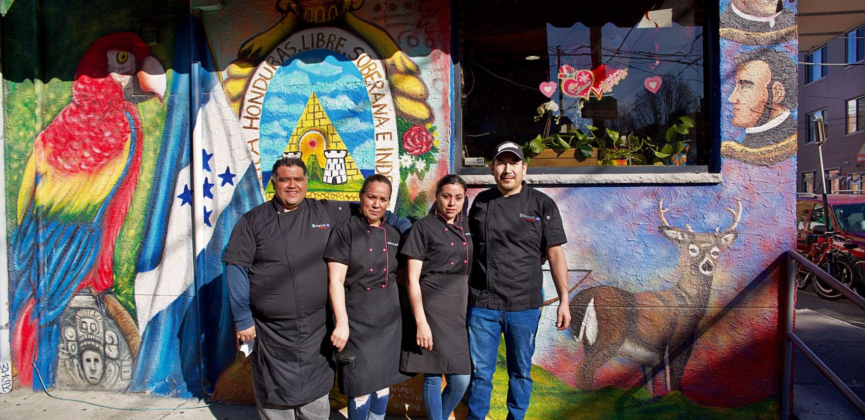 The Tamalex owners are committed to employing from their community, and often hire immigrant women to work at their restaurant. | Los dueños de Tamalex están comprometidos a emplear a personas de su comunidad y contratan mujeres inmigrantes para que trabajen en su restaurante. (Tony Rocco/WHYY)