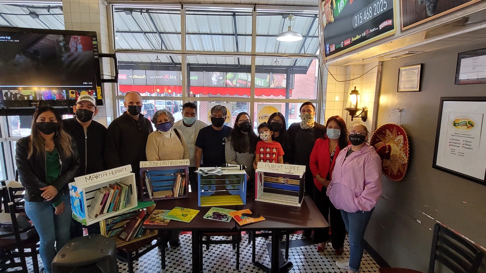 Community members and Philibros founders Lici Gómez, David Piña, Enrique Mora, Leticia Roa Nixon, Nachos Flores, Edgar Ramirez, Reyna Casares, Alan R. Dulce Ramirez, Carlos José Pérez Sámano, Olga Rentería, and Adriana Nava