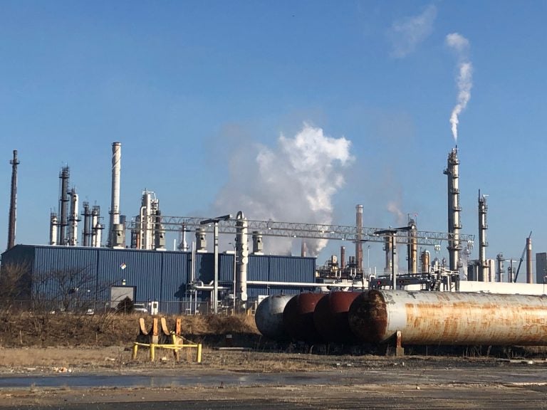 The Delaware City Refinery in New Castle, Del. A new report on air pollution from the Lung Association focuses on the four-state, 16-county Philadelphia-Reading-Camden-PA-NJ-DE-MD metro area. (Cris Barrish/WHYY)