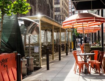 Dining on the 1600 block of Sansom Street in Center City Philadelphia. (Kimberly Paynter/WHYY)