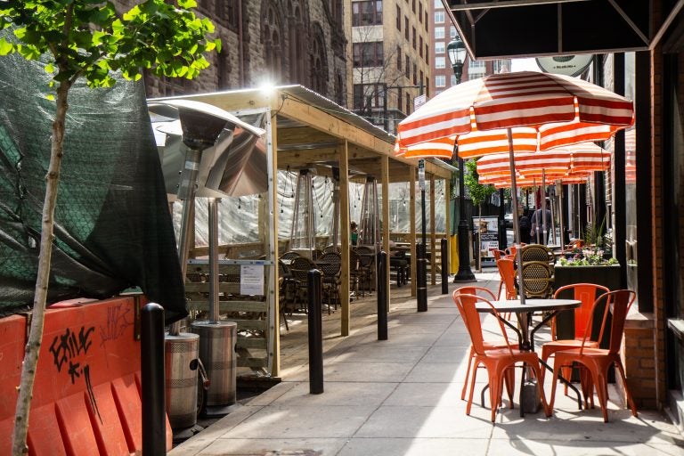 Dining on the 1600 block of Sansom Street in Center City Philadelphia. (Kimberly Paynter/WHYY)