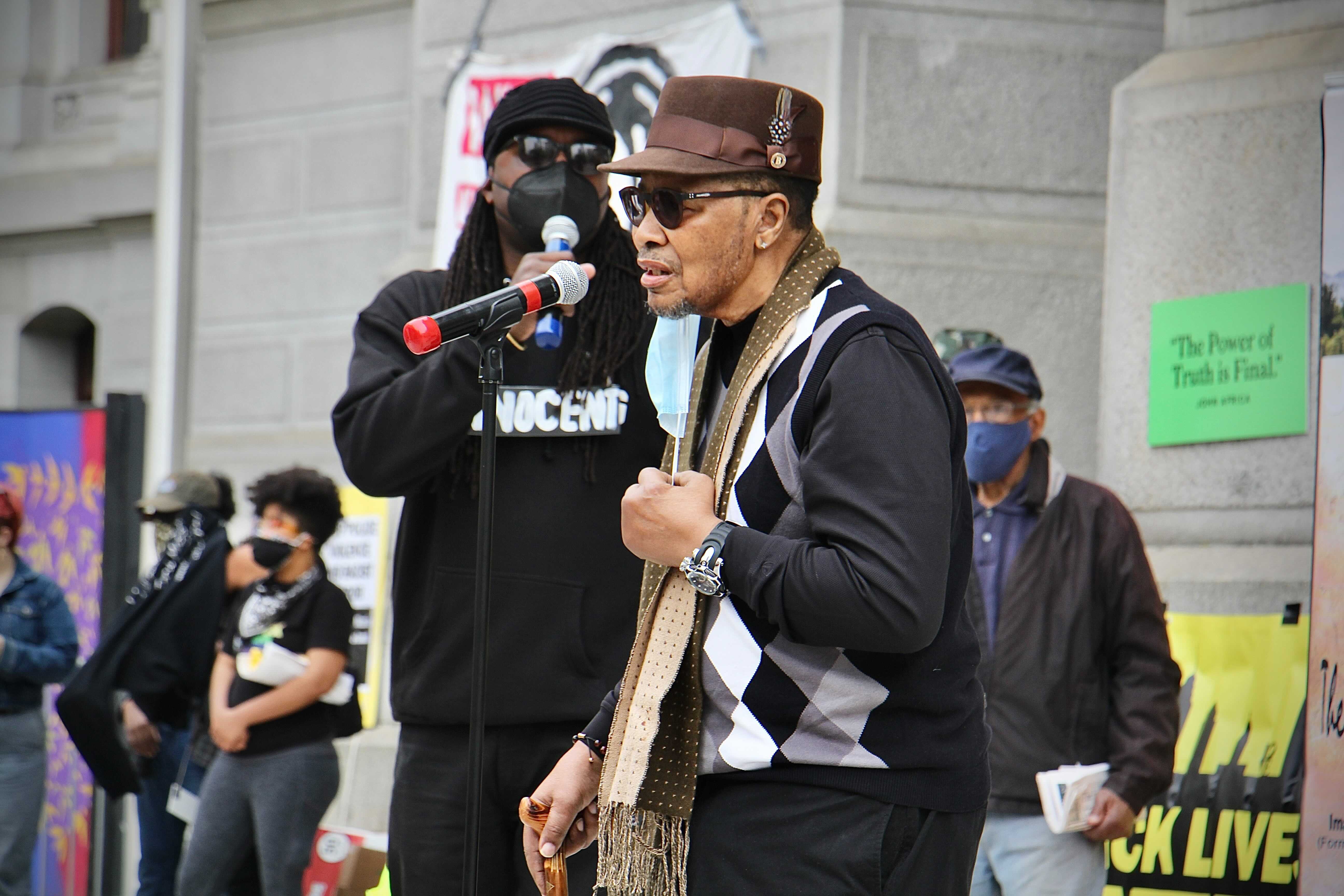 Mumia’s brother, Keith Cook, speaks to the crowd at City Hall. (Emma Lee/WHYY)