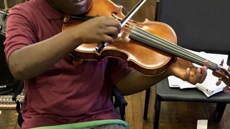 A student practices violin as part of the Philadelphia Arts in Education Partnership. The PAEP has partnered with the DA’s office to divert youth offenders into its arts classes. (Courtesey of PAEP)