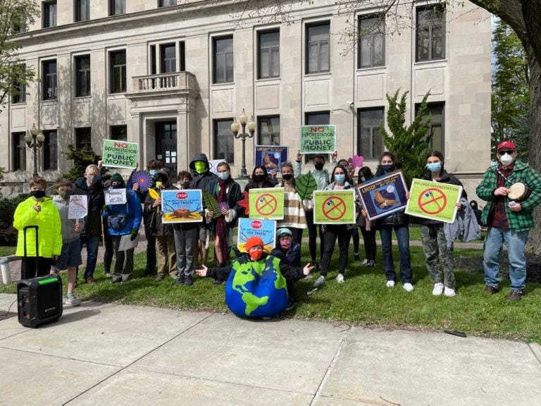 Climate Action Lower Merion's protest outside Lower Merion School District headquarters. (Courtesy of Eurhi Jones)
