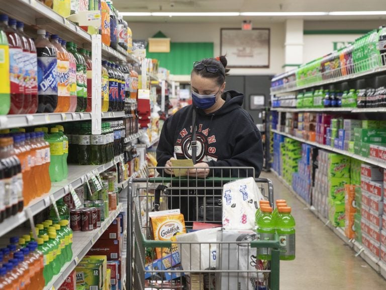 The CDC's new guidelines on face coverings and social distancing are raising questions about grocery store requirements moving forward. (Daniel Acker/Bloomberg via Getty Images)