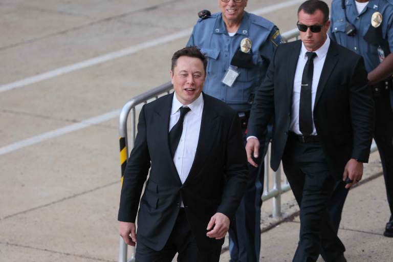 Elon Musk leaves the New Castle County Courthouse