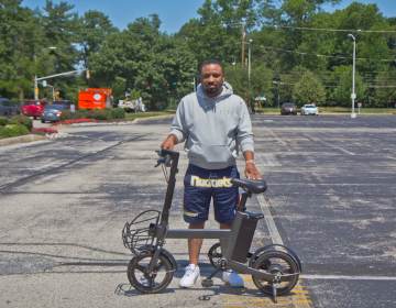 Kevin Thompson stands outside with a Verve S pedal bike