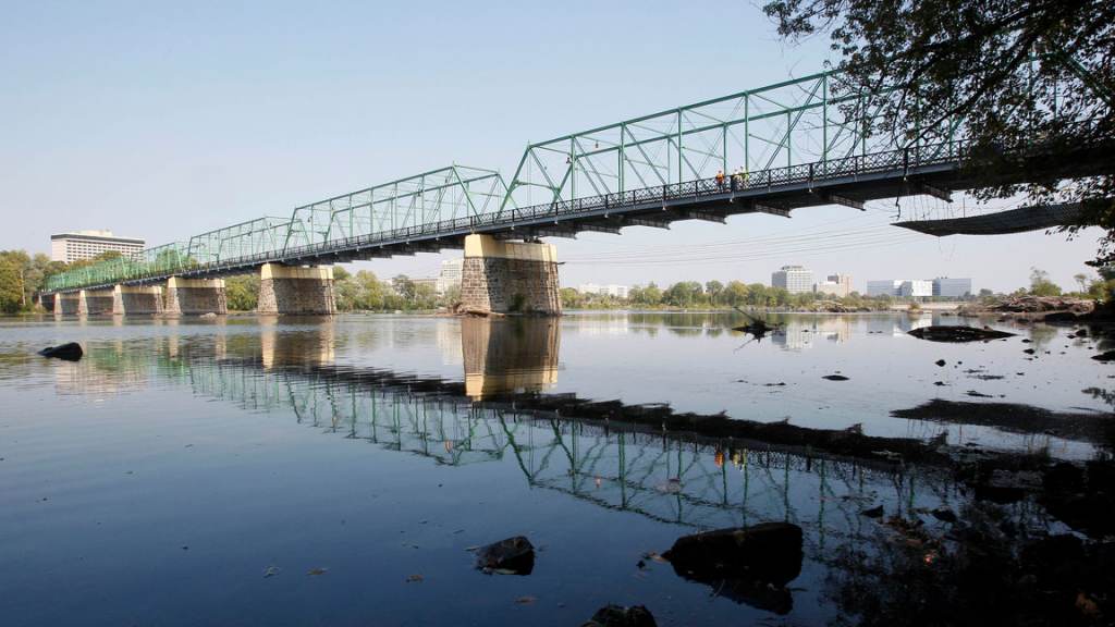 The Calhoun Street bridge