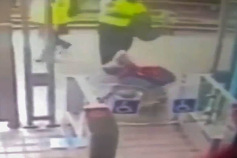 Security footage of a security guard striking another person at SEPTA’s Allegheny Station. (6ABC)