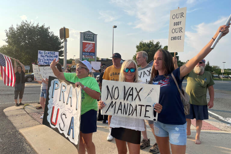 The hospital's new policy drew vocal protesters. (Cris Barrish/WHYY)