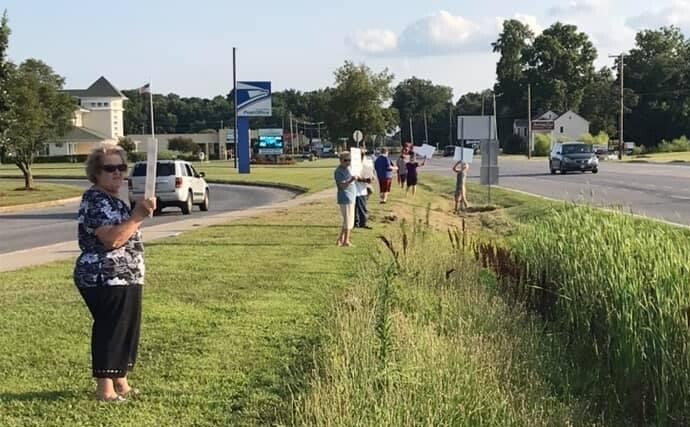 Abortion opponents protesting near western Sussex County's Planned Parenthood clinic