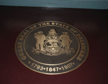 Delaware Legislative Hall state seal (Wikimedia / Adavyd)