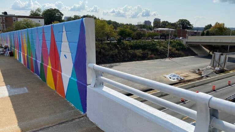 I-95 cuts a path through Wilmington, dividing the city's west side from the main section of downtown. (Mark Eichmann/WHYY)