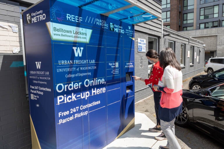 A common-carrier parcel locker