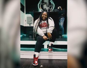 Philadelphia resident Tyler Reddick is using her passion for art to help others. (6abc)

