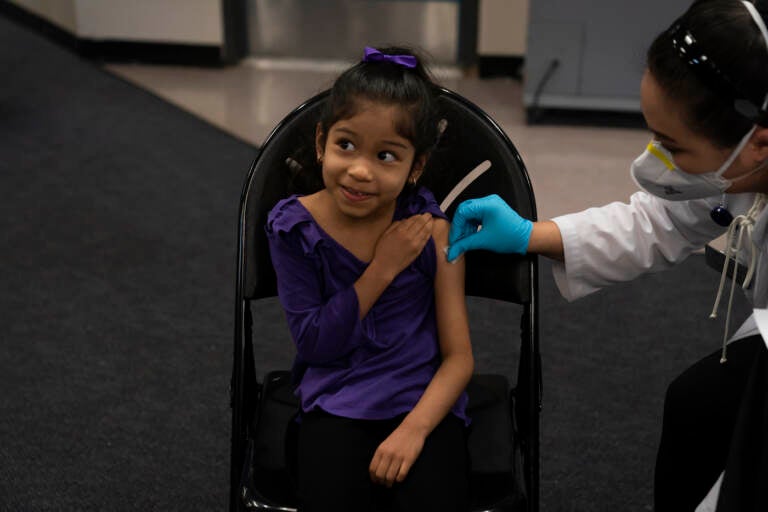 File photo: Elsa Estrada, 6, smiles at her mother as pharmacist Sylvia Uong applies an alcohol swab to her arm before administering the Pfizer COVID-19 vaccine at a pediatric vaccine clinic for children ages 5 to 11 set up at Willard Intermediate School in Santa Ana, Calif., Nov. 9, 2021. (AP Photo/Jae C. Hong, File)