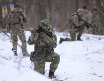 KYIV, UKRAINE - JANUARY 22: Civilian participants in a Kyiv Territorial Defence unit train on a Saturday in a forest on January 22, 2022 in Kyiv, Ukraine. Across Ukraine thousands of civilians are participating in such groups to receive basic combat training and in time of war would be under direct command of the Ukrainian military. While Ukrainian officials have acknowledged the country has little chance to fend off a full Russian invasion, Russian occupation troops would likely face a deep-rooted, decentralised and prolonged insurgency. Russia has amassed tens of thousands of troops on its border to Ukraine. (Photo by Sean Gallup/Getty Images)