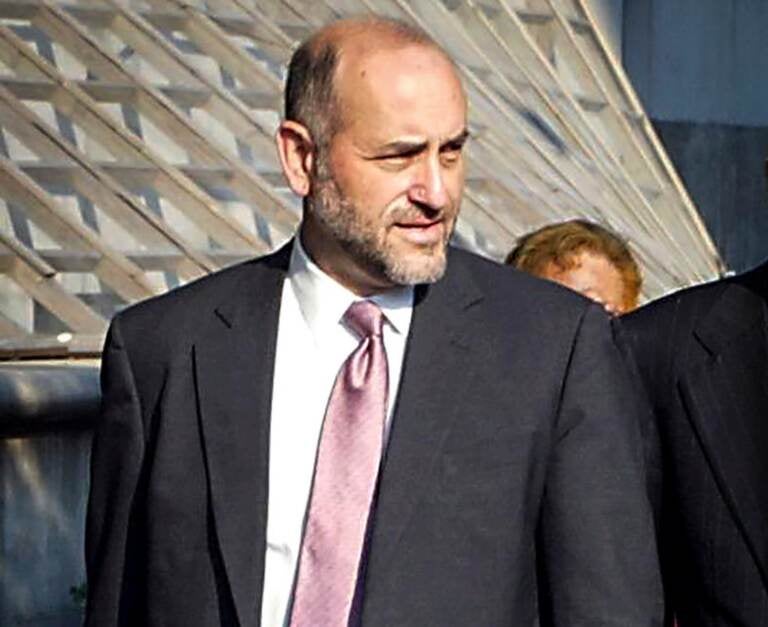 File photo: Attorney Mark Pomerantz arrives at Federal Court in New York, Aug. 12, 2002. Pomerantz, one of two prosecutors in charge of the Manhattan district attorney’s criminal investigation into former President Donald Trump, have suddenly resigned throwing the future of the probe into question