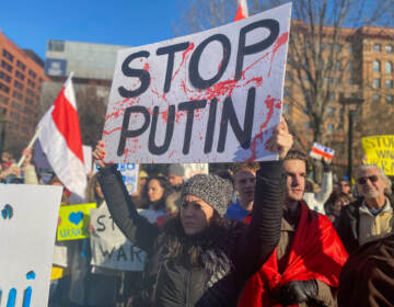 Hundreds of people rallied on Sunday, February 27 at Independence Mall to show solidarity with Ukraine. (Tennyson Donyéa / WHYY)