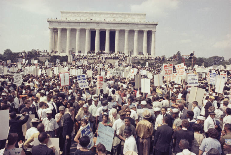 Large crowds gather at the Lincoln Memorial at the March on Washington