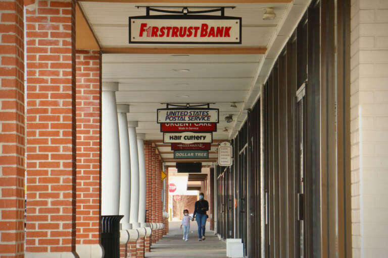 Flourtown Shopping Center on Bethlehem Pike. (Emma Lee/WHYY)