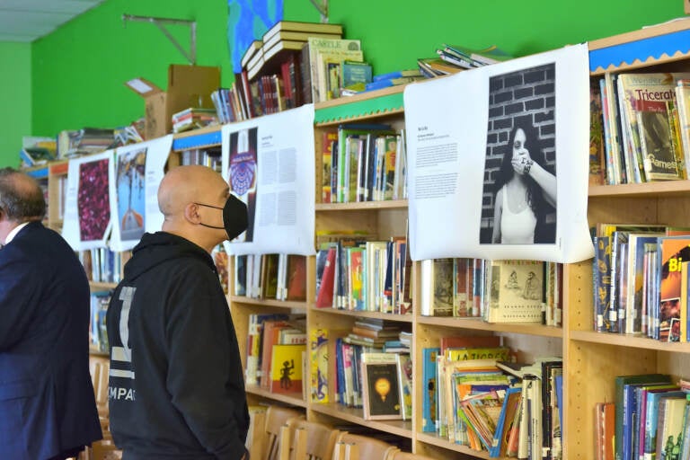 The Shutterbug photography students celebrated their work being published in Motivos Magazine in February at John B. Stetson Charter. Their photos lined the bookshelves of the library. (Photo by Jesús Rincón)