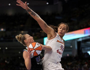 File photo: Courtney Vandersloot #22 of the Chicago Sky drives to the basket against Brittney Griner #42 of the Phoenix Mercury during Game Four of the WNBA Finals at Wintrust Arena on October 17, 2021 in Chicago, Illinois. (Stacy Revere/Getty Images)