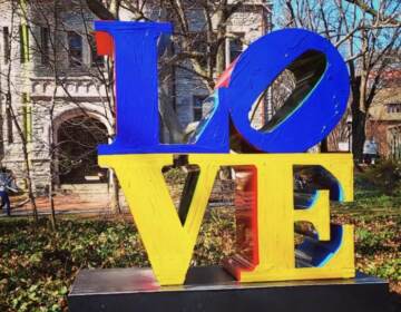 The LOVE sculpture at Penn, painted in the colors of the Ukrainian flag The LOVE sculpture at Penn, painted in the colors of the Ukrainian flag. (Instagram/@leslie.sllvn)