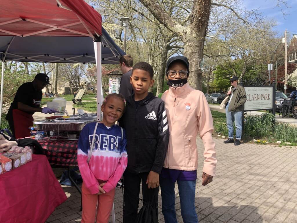 Michelle Gerald (right )and her two grandkids shopping at the farmer’s market on Saturday afternoon. (Emily Rizzo/WHYY News)